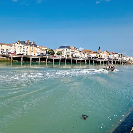 T2 Avec Ascenseur, A 150m Plage, Balcon Plein Ouest, D'olonne - Fr-1-331-209 *